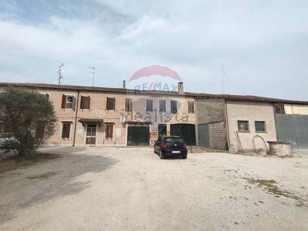casa indipendente in vendita a Jolanda di Savoia