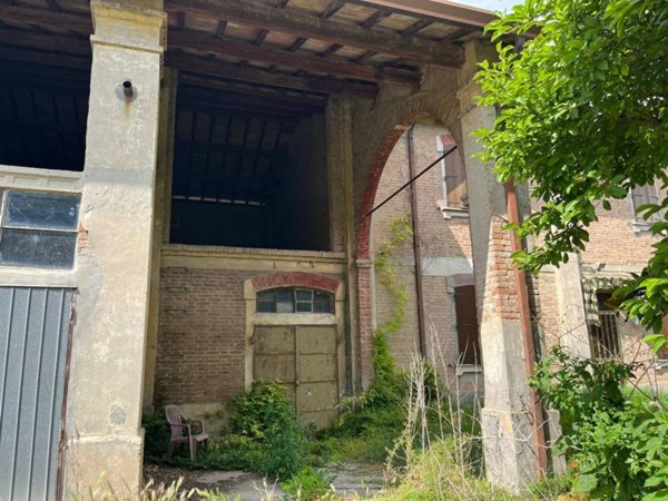 casa indipendente in vendita a Jolanda di Savoia