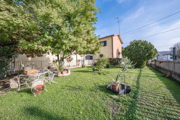 casa indipendente in vendita a Jolanda di Savoia