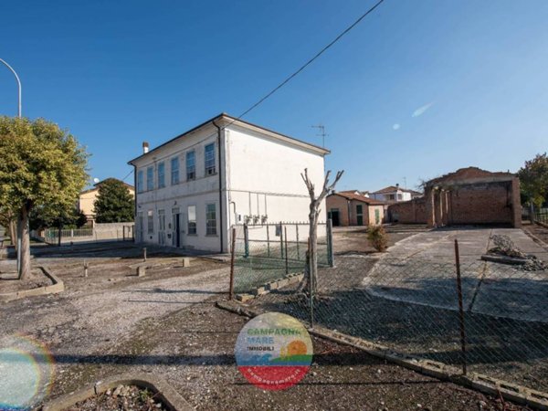 casa indipendente in vendita a Jolanda di Savoia