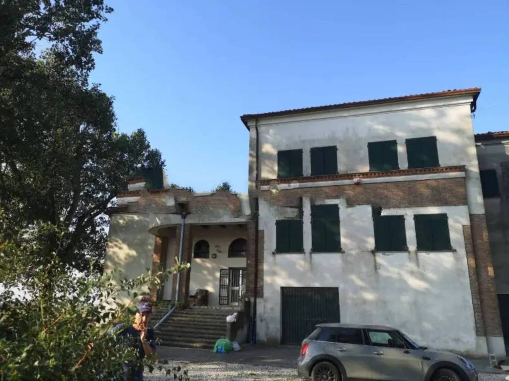 casa indipendente in vendita a Jolanda di Savoia
