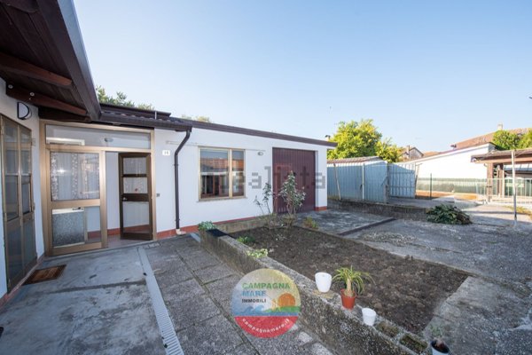 casa indipendente in vendita a Jolanda di Savoia