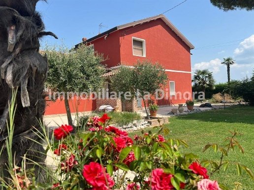 casa indipendente in vendita a Jolanda di Savoia