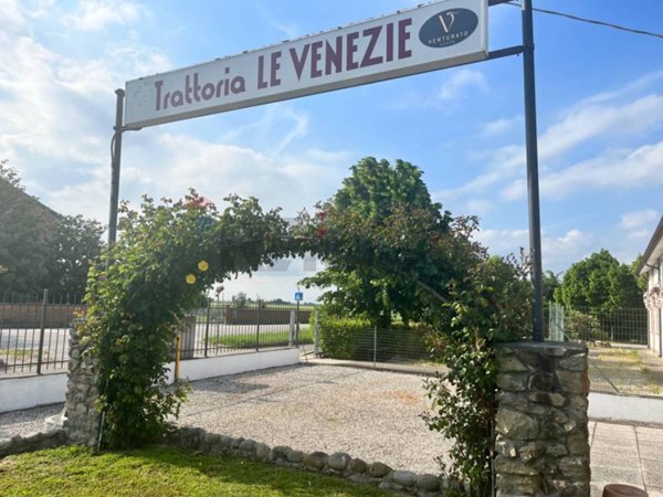 locale commerciale in vendita a Jolanda di Savoia