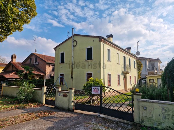 casa indipendente in vendita a Jolanda di Savoia