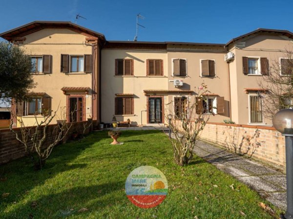 casa indipendente in vendita a Jolanda di Savoia