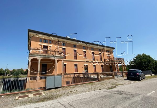 negozio in vendita a Jolanda di Savoia