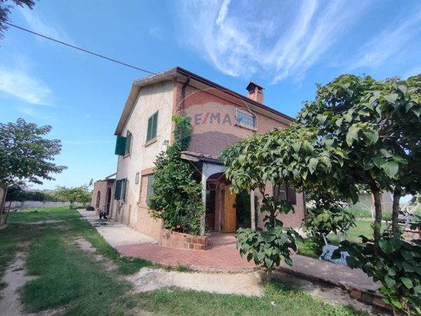 casa indipendente in vendita a Jolanda di Savoia