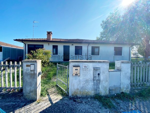 casa indipendente in vendita a Jolanda di Savoia