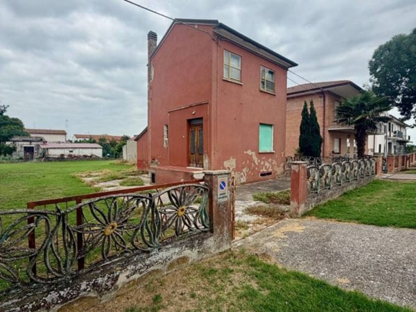 casa indipendente in vendita a Jolanda di Savoia