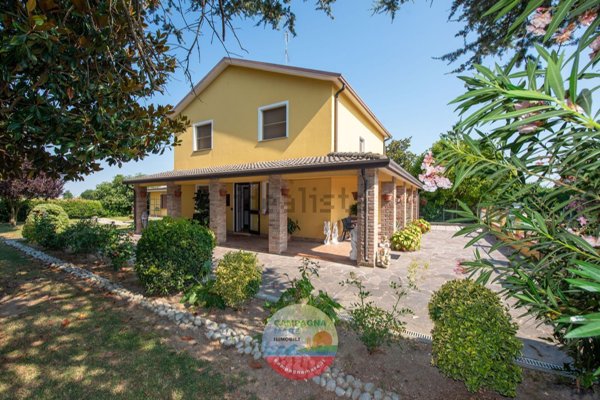 casa indipendente in vendita a Jolanda di Savoia