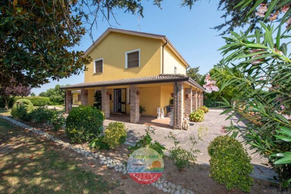 casa indipendente in vendita a Jolanda di Savoia