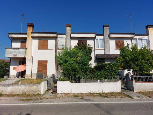 casa indipendente in vendita a Lagosanto