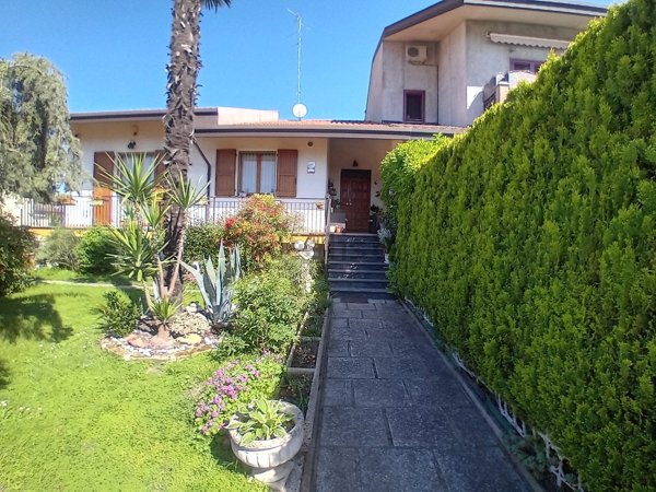 casa indipendente in vendita a Lagosanto
