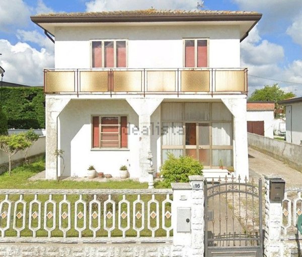 casa indipendente in vendita a Lagosanto
