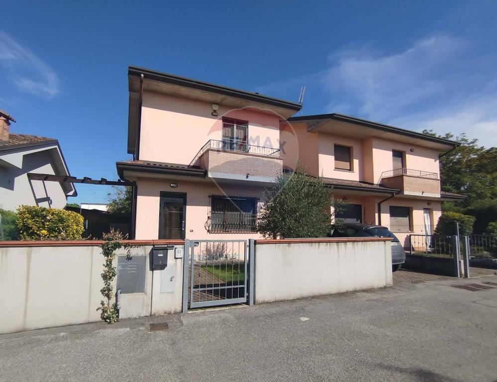 casa indipendente in vendita a Lagosanto