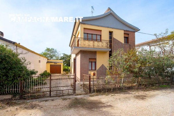 casa indipendente in vendita a Lagosanto