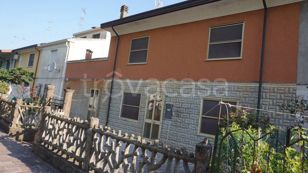 casa indipendente in vendita a Lagosanto