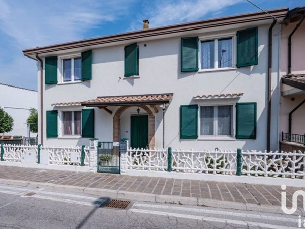 casa indipendente in vendita a Lagosanto