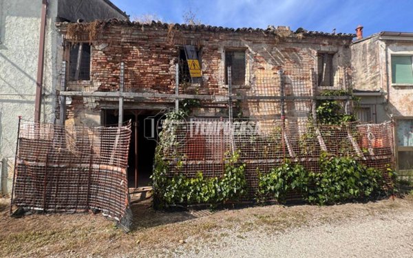 casa indipendente in vendita a Lagosanto