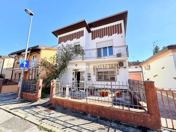 casa indipendente in vendita a Lagosanto