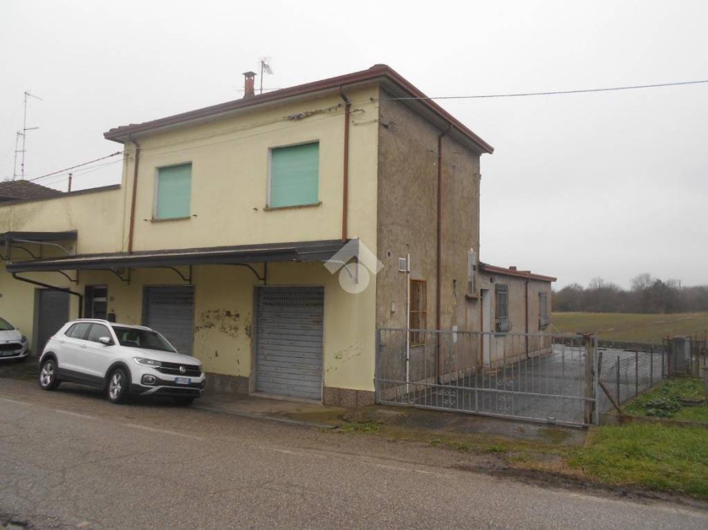 casa indipendente in vendita a Lagosanto