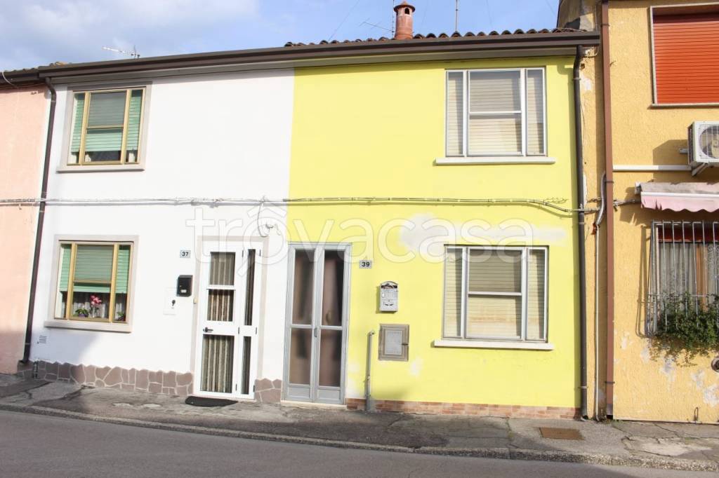 casa indipendente in vendita a Lagosanto