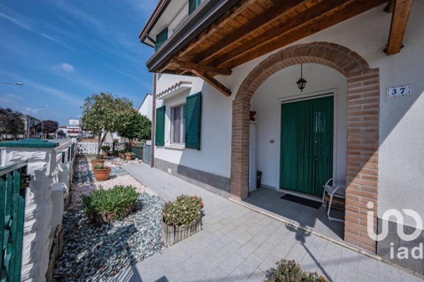 casa indipendente in vendita a Lagosanto