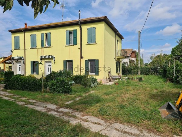 casa indipendente in vendita a Lagosanto