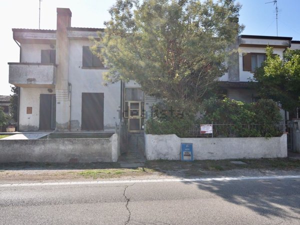 casa indipendente in vendita a Lagosanto