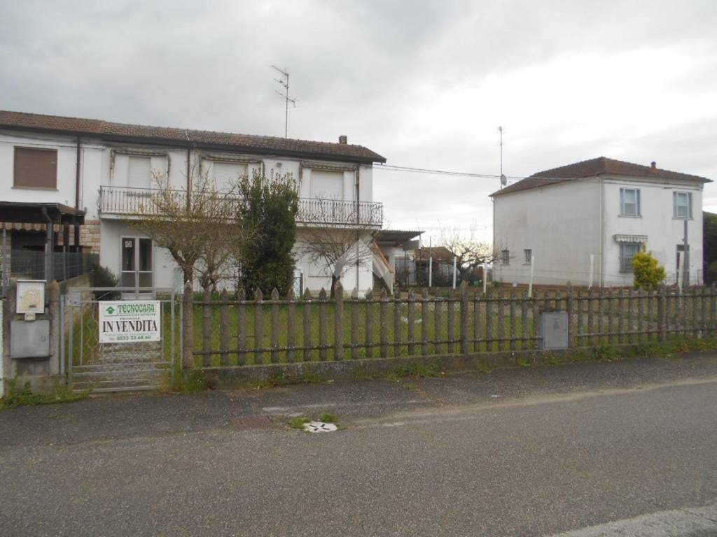 casa indipendente in vendita a Lagosanto