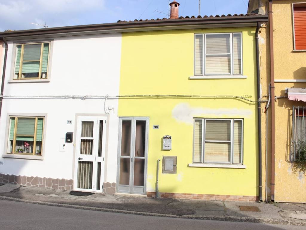 casa indipendente in vendita a Lagosanto