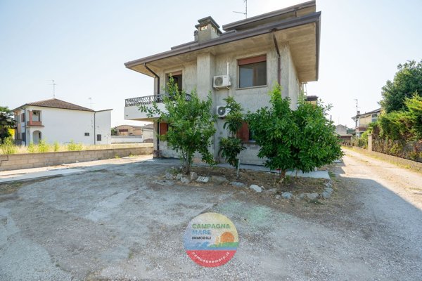 casa indipendente in vendita a Lagosanto