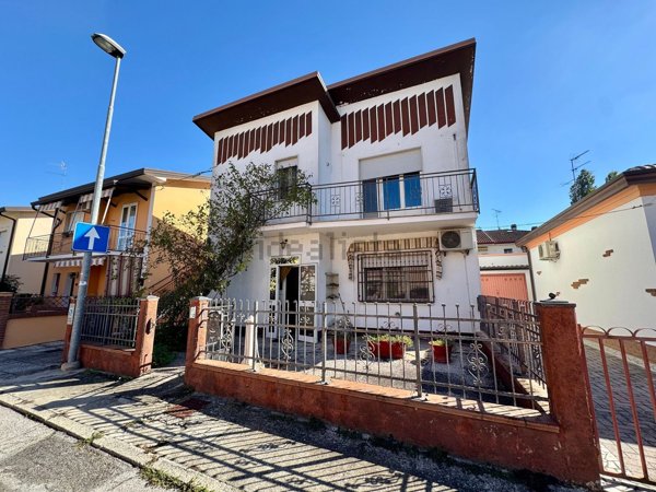 casa indipendente in vendita a Lagosanto