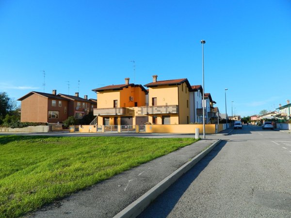 casa indipendente in vendita a Lagosanto