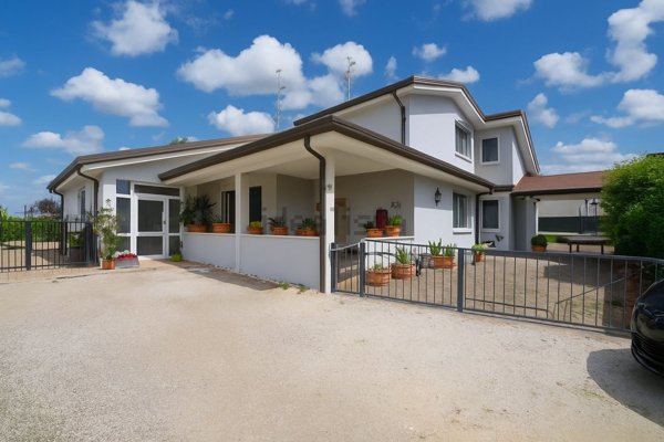 casa indipendente in vendita a Lagosanto