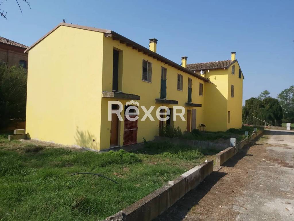 casa indipendente in vendita a Lagosanto