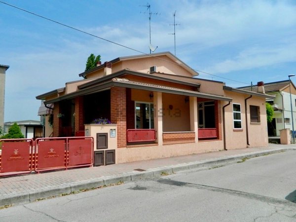 casa indipendente in vendita a Lagosanto