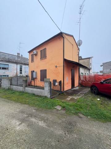 casa indipendente in vendita a Lagosanto