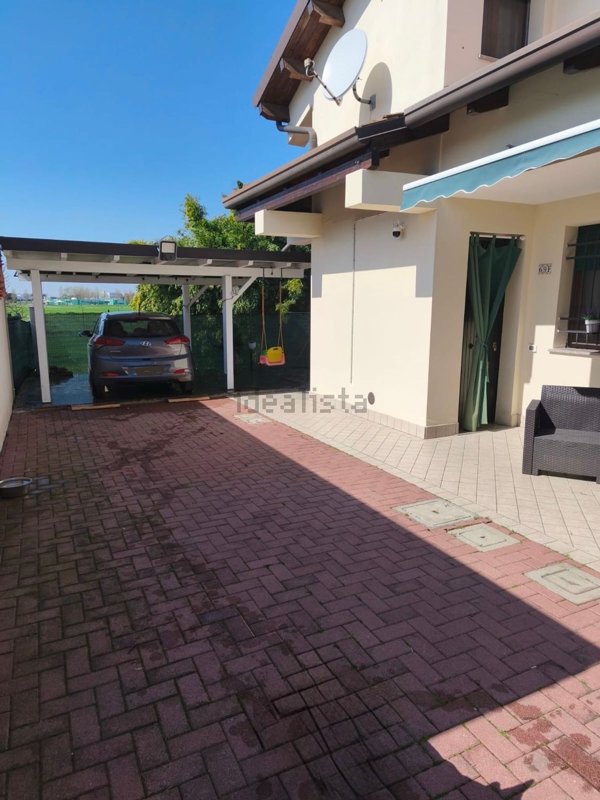 casa indipendente in vendita a Lagosanto