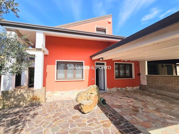 casa indipendente in vendita a Lagosanto