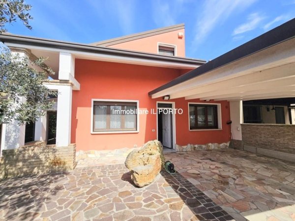 casa indipendente in vendita a Lagosanto