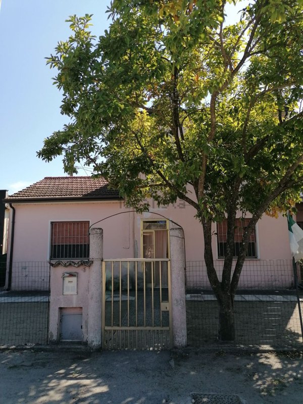 casa indipendente in vendita a Lagosanto