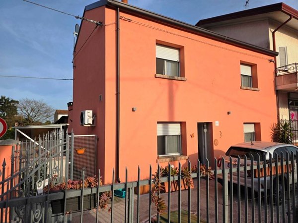 casa indipendente in vendita a Lagosanto