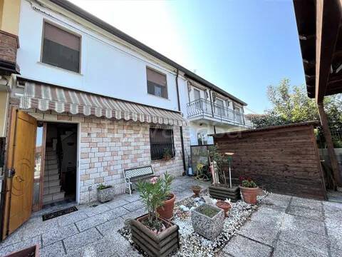 casa indipendente in vendita a Lagosanto