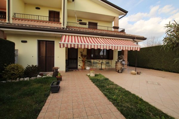 casa indipendente in vendita a Lagosanto