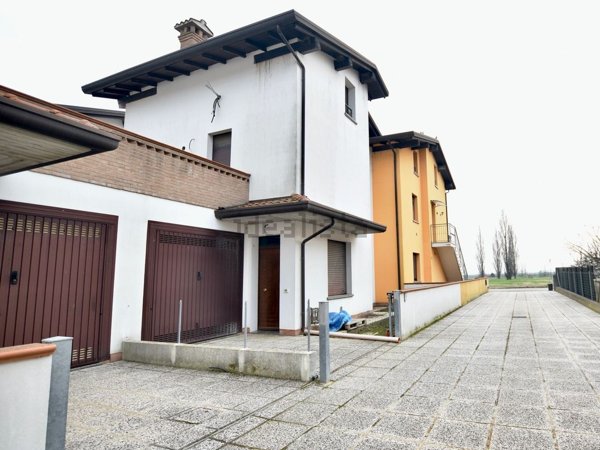 casa indipendente in vendita a Lagosanto