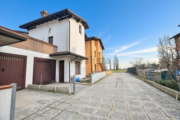 casa indipendente in vendita a Lagosanto