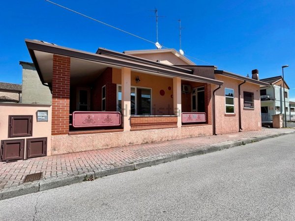 casa indipendente in vendita a Lagosanto