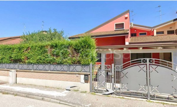 casa indipendente in vendita a Lagosanto